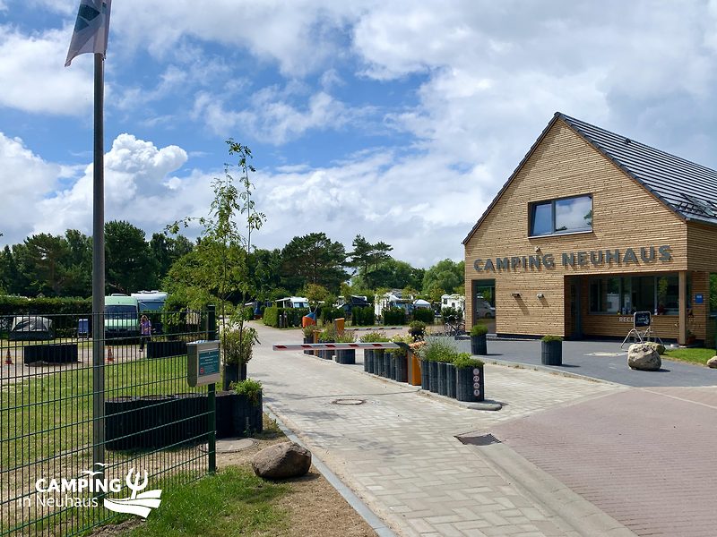 Einfahrtsbereich von Camping in Neuhaus